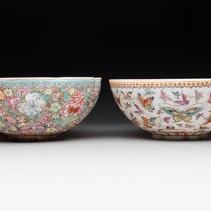 A Chinese grisaille-decorated coral red-ground vase, a famille rose eggshell vase and two bowls, Qianlong mark, 20th C. — foto 4