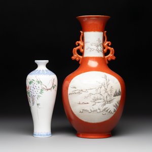 A Chinese grisaille-decorated coral red-ground vase, a famille rose eggshell vase and two bowls, Qianlong mark, 20th C. — foto 9