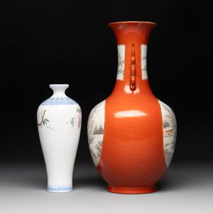 A Chinese grisaille-decorated coral red-ground vase, a famille rose eggshell vase and two bowls, Qianlong mark, 20th C. — foto 10