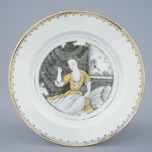 A Chinese grisaille export "Seamstress" pattern plate, 18th C. — photo 1