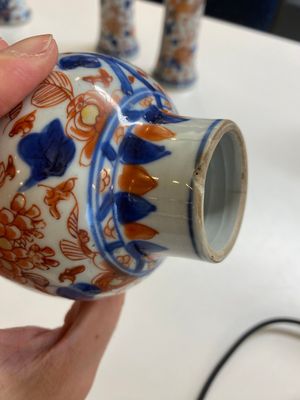 A Chinese grisaille garniture of five 'phoenix' vases, Kangxi/Yongzheng — 照片 16