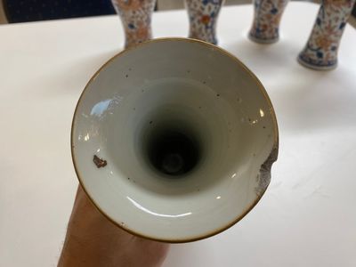 A Chinese grisaille garniture of five 'phoenix' vases, Kangxi/Yongzheng — 照片 2
