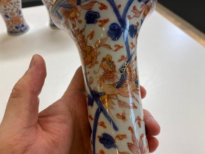 A Chinese grisaille garniture of five 'phoenix' vases, Kangxi/Yongzheng — 照片 8