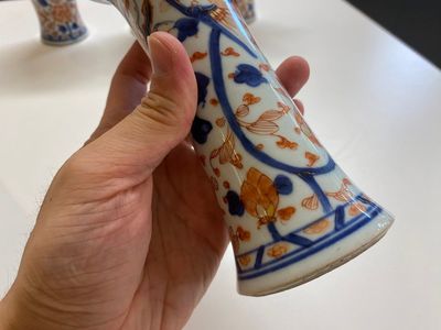A Chinese grisaille garniture of five 'phoenix' vases, Kangxi/Yongzheng — 照片 10
