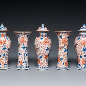 A Chinese grisaille garniture of five 'phoenix' vases, Kangxi/Yongzheng — 照片 4