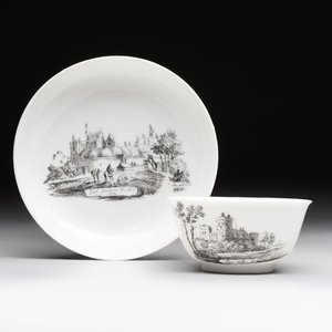 A Chinese grisaille 'Haarlem, Leersum and Liesveld' cup and saucer, Qianlong — photo 1