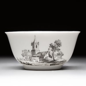 A Chinese grisaille 'Haarlem, Leersum and Liesveld' cup and saucer, Qianlong — photo 6