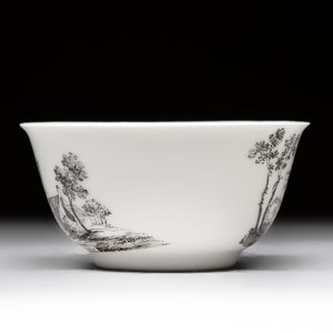 A Chinese grisaille 'Haarlem, Leersum and Liesveld' cup and saucer, Qianlong — photo 7