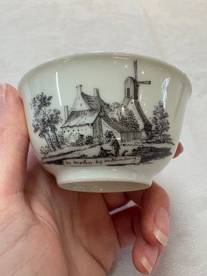 A Chinese grisaille 'Hoorn, Aspen and Valkenburg' cup and saucer, Qianlong — photo 1