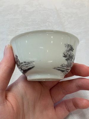 A Chinese grisaille 'Hoorn, Aspen and Valkenburg' cup and saucer, Qianlong — photo 4