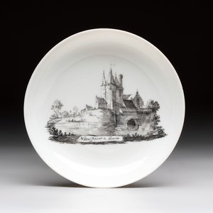 A Chinese grisaille 'Hoorn, Aspen and Valkenburg' cup and saucer, Qianlong — photo 2