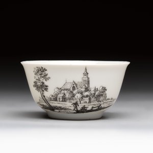 A Chinese grisaille 'Hoorn, Aspen and Valkenburg' cup and saucer, Qianlong — photo 4