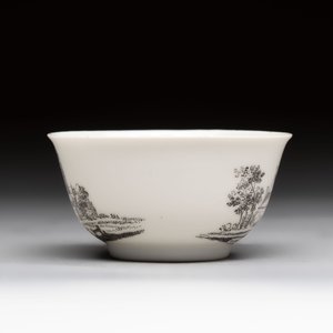 A Chinese grisaille 'Hoorn, Aspen and Valkenburg' cup and saucer, Qianlong — photo 5