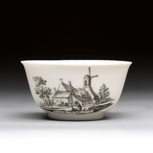 A Chinese grisaille 'Hoorn, Aspen and Valkenburg' cup and saucer, Qianlong — photo 6