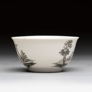 A Chinese grisaille 'Hoorn, Aspen and Valkenburg' cup and saucer, Qianlong — photo 7