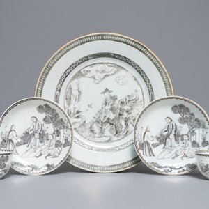A Chinese grisaille 'immortals and tiger' plate and a pair of 'jesuit' cups and saucers, Qianlong — 照片 2