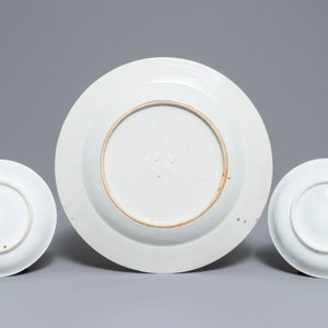 A Chinese grisaille 'immortals and tiger' plate and a pair of 'jesuit' cups and saucers, Qianlong — 照片 4