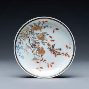 A Chinese grisaille, iron-red and gilt cup and saucer with birds near blossoming branches, Yongzheng — 照片 2