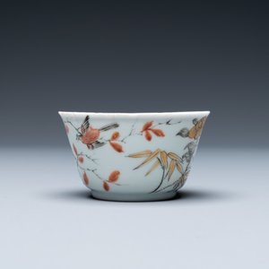 A Chinese grisaille, iron-red and gilt cup and saucer with birds near blossoming branches, Yongzheng — 照片 7