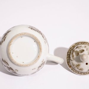 A Chinese grisaille miniature teapot with a landscape design, Yongzheng — photo 7