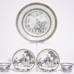 A Chinese grisaille plate with Luohan and a tiger and two cups and saucers, Qianlong — 照片 1