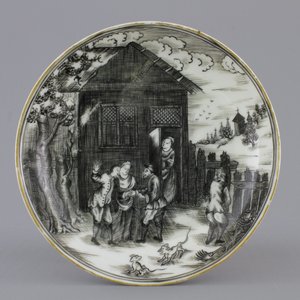 A Chinese grisaille porcelain European subject cup and saucer, Qianlong, 18th C. — photo 2