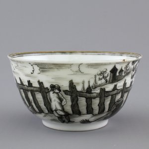 A Chinese grisaille porcelain European subject cup and saucer, Qianlong, 18th C. — photo 4