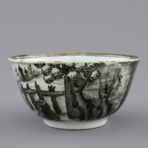 A Chinese grisaille porcelain European subject cup and saucer, Qianlong, 18th C. — photo 7