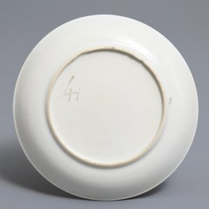 A Chinese grisaille 'Provender of the Monastery' saucer, Qianlong — photo 2