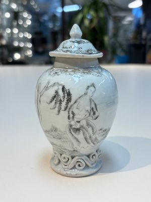 A Chinese grisaille semi-erotic 'La Nourriture' nine-piece tea service, Qianlong — foto 30