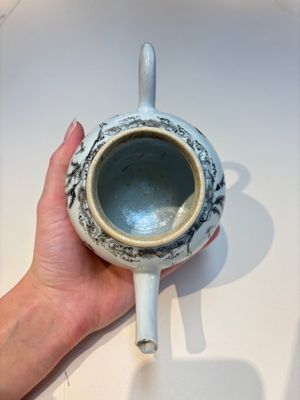 A Chinese grisaille semi-erotic 'La Nourriture' nine-piece tea service, Qianlong — foto 6