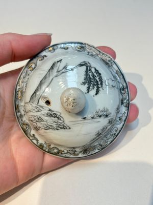 A Chinese grisaille semi-erotic 'La Nourriture' nine-piece tea service, Qianlong — foto 8