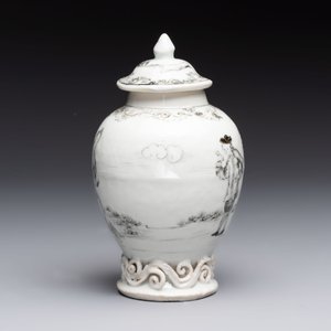 A Chinese grisaille semi-erotic 'La Nourriture' nine-piece tea service, Qianlong — photo 17