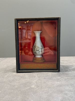 A Chinese grisaille 'Taoist' vase and a fitted box, Yongzheng mark and of the period — photo 1