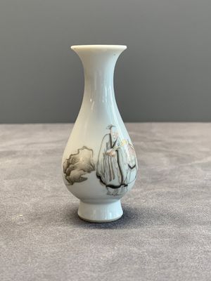 A Chinese grisaille 'Taoist' vase and a fitted box, Yongzheng mark and of the period — photo 7