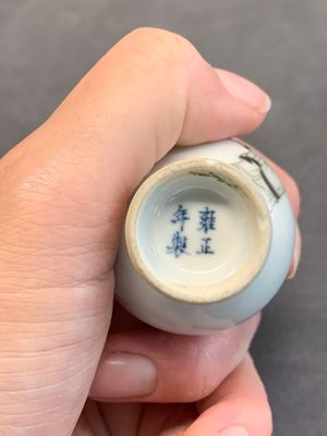 A Chinese grisaille 'Taoist' vase and a fitted box, Yongzheng mark and of the period — photo 9