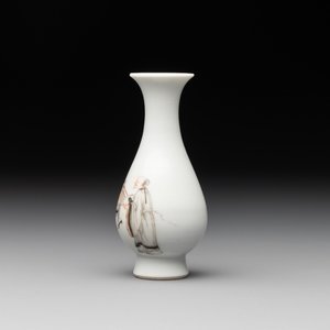 A Chinese grisaille 'Taoist' vase and a fitted box, Yongzheng mark and of the period — photo 3