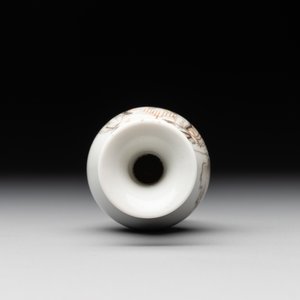A Chinese grisaille 'Taoist' vase and a fitted box, Yongzheng mark and of the period — photo 6