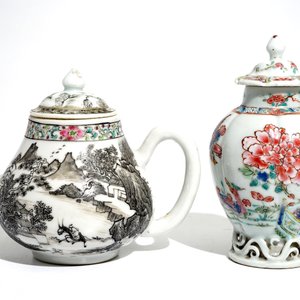 A Chinese grisaille teapot and a famille rose tea caddy, Yongzheng — photo 2