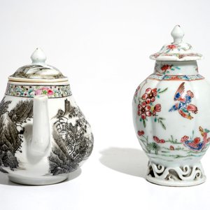 A Chinese grisaille teapot and a famille rose tea caddy, Yongzheng — photo 4