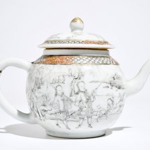 A Chinese grisaille teapot and cover with Europeans, Yongzheng — photo 3