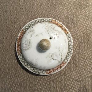 A Chinese grisaille teapot and cover with Europeans, Yongzheng — photo 9