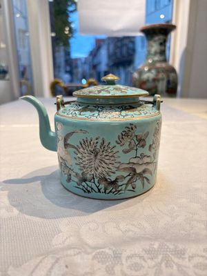 A Chinese grisaille turquoise-ground Dayazhai-style teapot and cover, Guangxu mark and of the period — photo 1