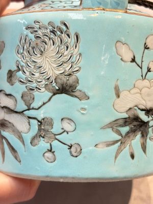 A Chinese grisaille turquoise-ground Dayazhai-style teapot and cover, Guangxu mark and of the period — photo 12