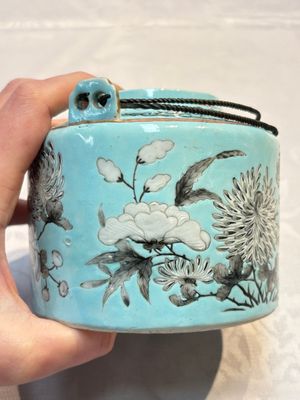 A Chinese grisaille turquoise-ground Dayazhai-style teapot and cover, Guangxu mark and of the period — photo 13