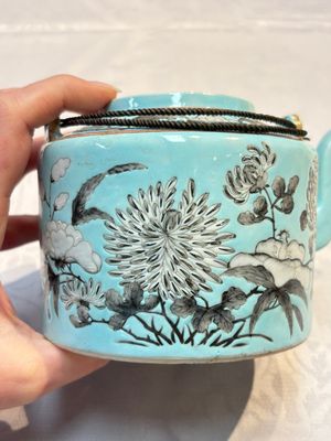 A Chinese grisaille turquoise-ground Dayazhai-style teapot and cover, Guangxu mark and of the period — photo 14