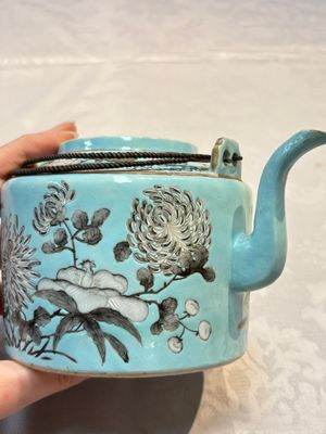 A Chinese grisaille turquoise-ground Dayazhai-style teapot and cover, Guangxu mark and of the period — photo 15
