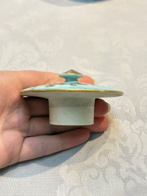 A Chinese grisaille turquoise-ground Dayazhai-style teapot and cover, Guangxu mark and of the period — photo 17