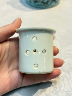 A Chinese grisaille turquoise-ground Dayazhai-style teapot and cover, Guangxu mark and of the period — photo 19