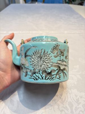 A Chinese grisaille turquoise-ground Dayazhai-style teapot and cover, Guangxu mark and of the period — photo 2